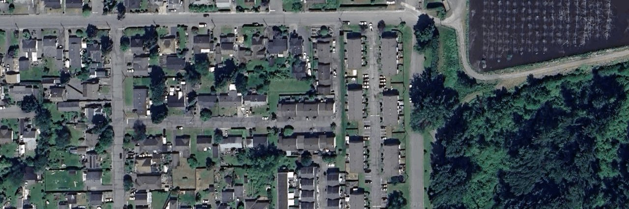 CAPILANO COURTS building photo