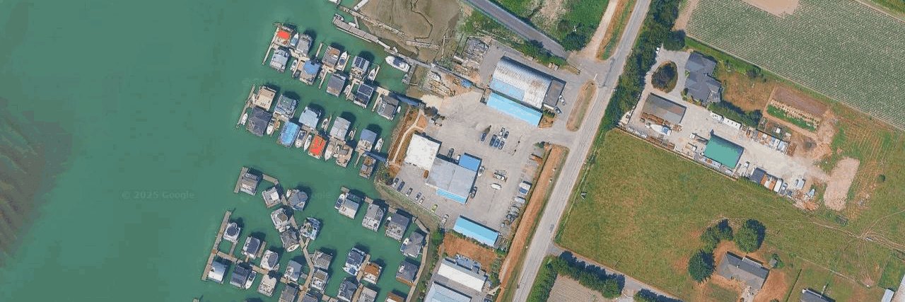 Marina Wes Del building photo