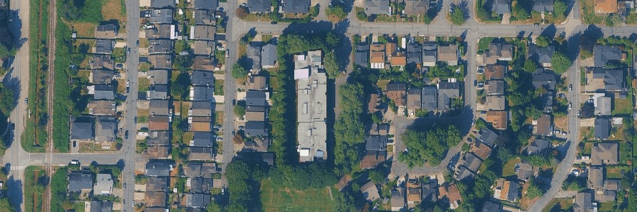 Daniels Manor building photo