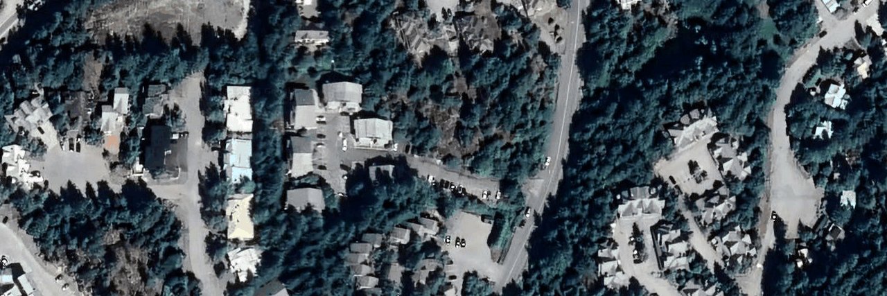 Eva Lake Village building photo