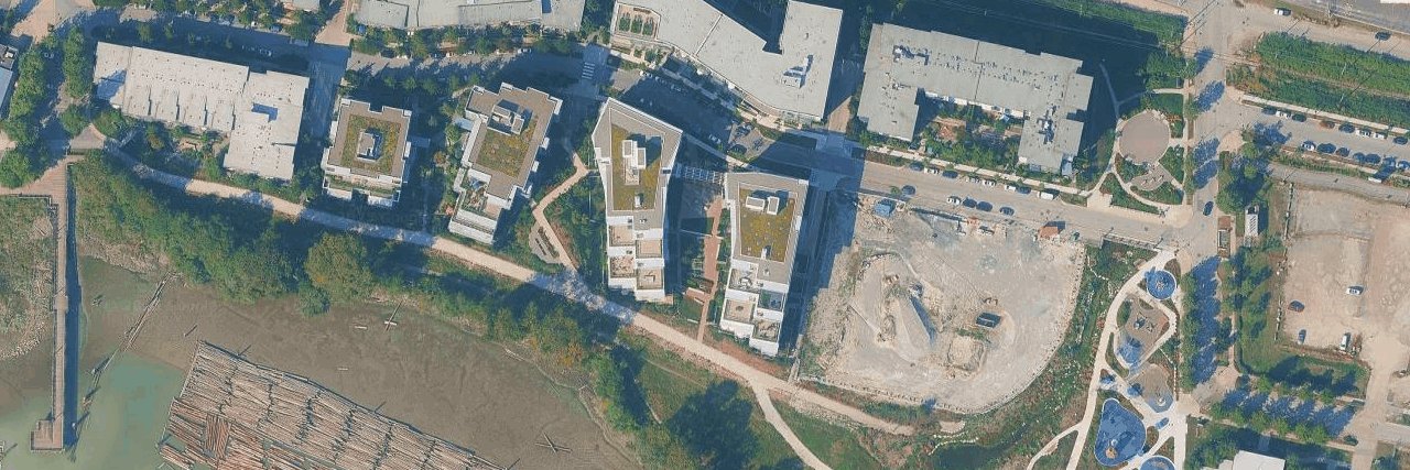 Currents At Water's Edge building photo