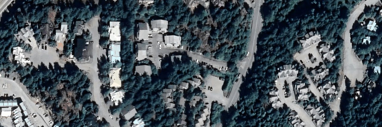 Eva Lake Village building photo