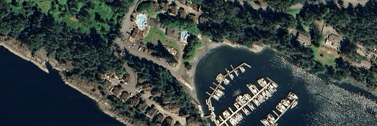 Currents At Otter Bay building photo