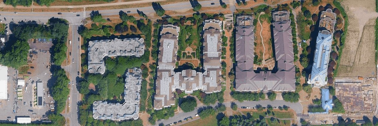 Pelican Pointe building photo