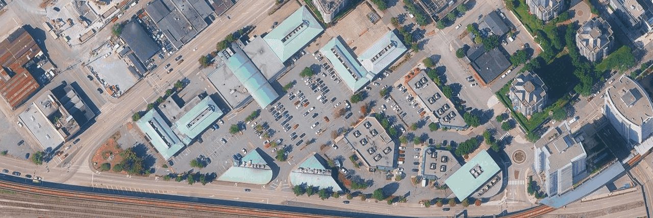 Plaza Pointe building photo