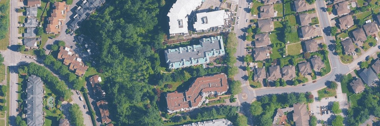 Emerald Manor building photo